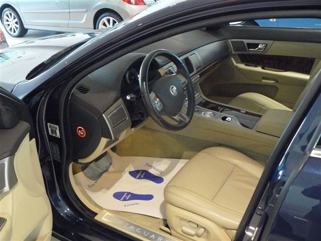 Autonoleggio Jaguar-Noleggio Limousine Roma